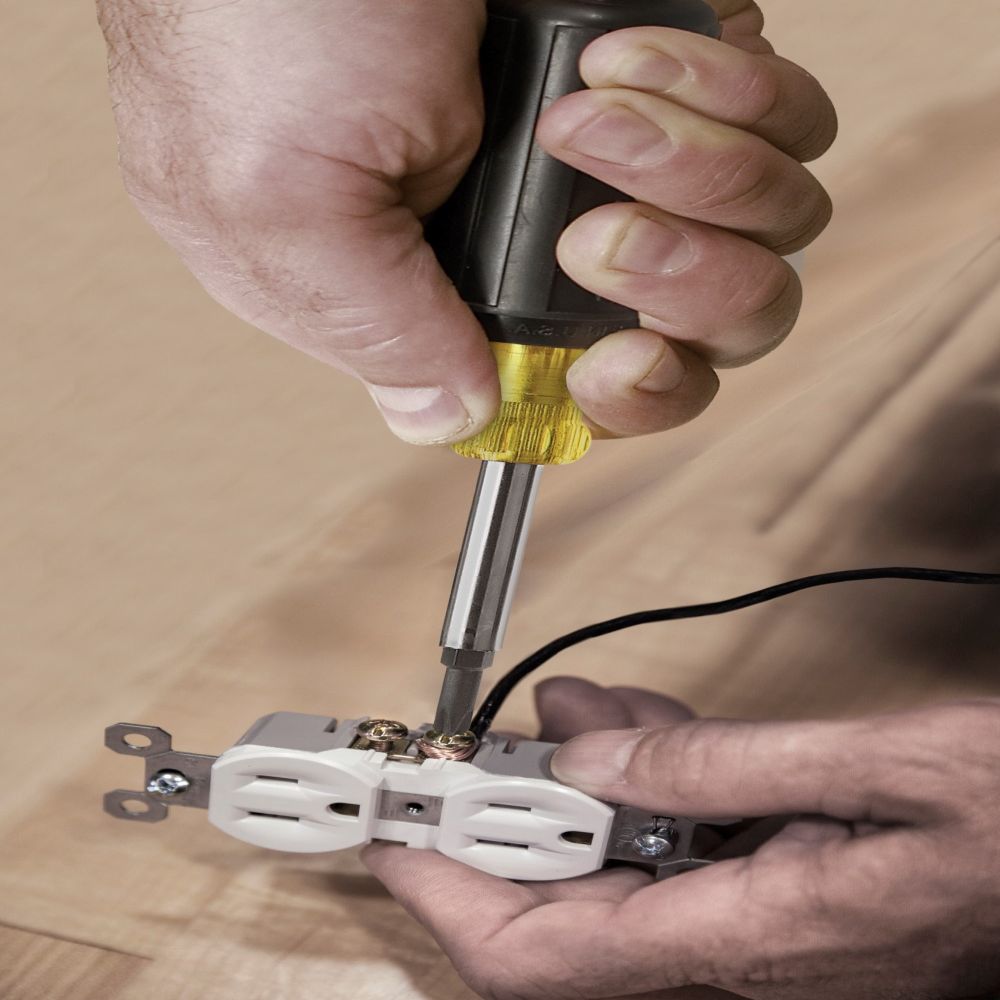 Klein Tools 32476 | Multi-Bit Screwdriver / Nut Driver, 5-in-1, Phillips, Slotted Bits