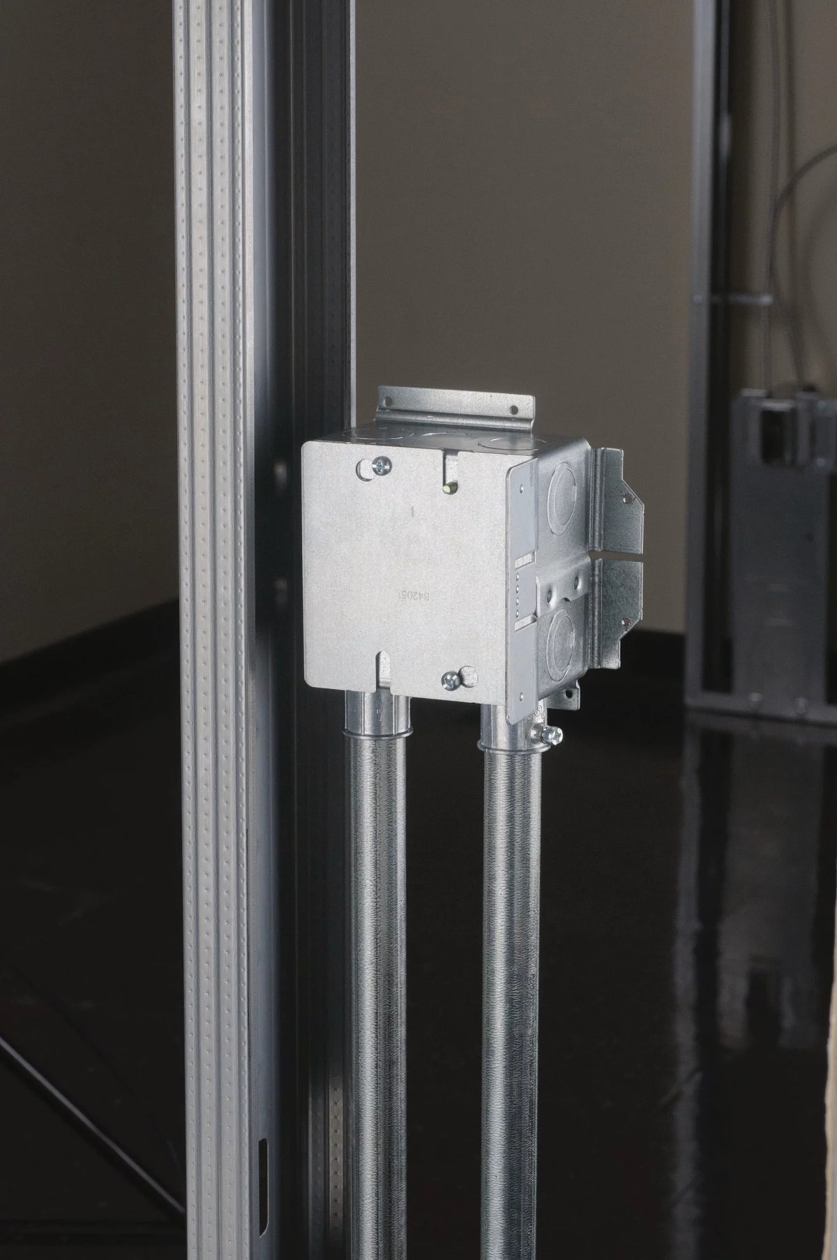 Nvent Caddy A1SD0G | CADDY ALL-IN-ONE Stud-Mounted Without Mud Ring, (5) 1/2", 3/4", (1) 1/2", (3) 1" Knockout Sizes, w/Ground, 3 5/8"