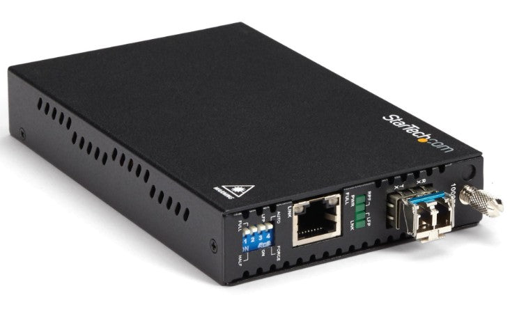 Startech.Com Ltd ET91000SM10 | Gigabit Ethernet Copper-to-Fiber Media Converter - SM LC - 10 km - TAA