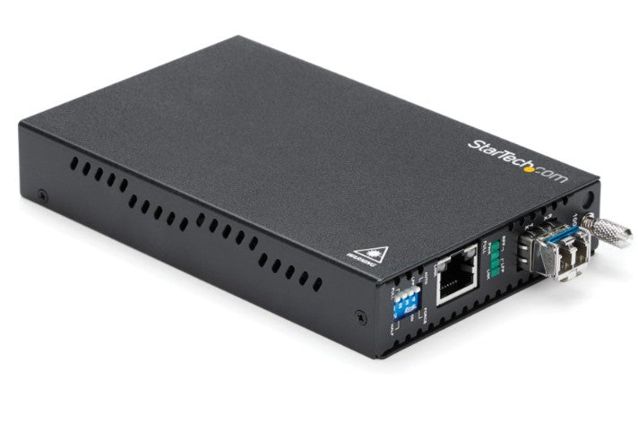 Startech.Com Ltd ET91000SM20 | Gigabit Ethernet Copper-to-Fiber Media Converter - SM LC - 20 km - TAA