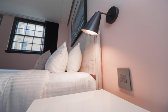 Legrand AWP1G2MG6 | Adorne Collection | Adorne Magnesium One-Gang Screwless Wall Plate
