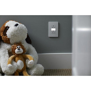 Legrand NTL885TRWCC6 | Radiant Collection | Radiant 15A Tamper-Resistant Outlet with Night Light, White