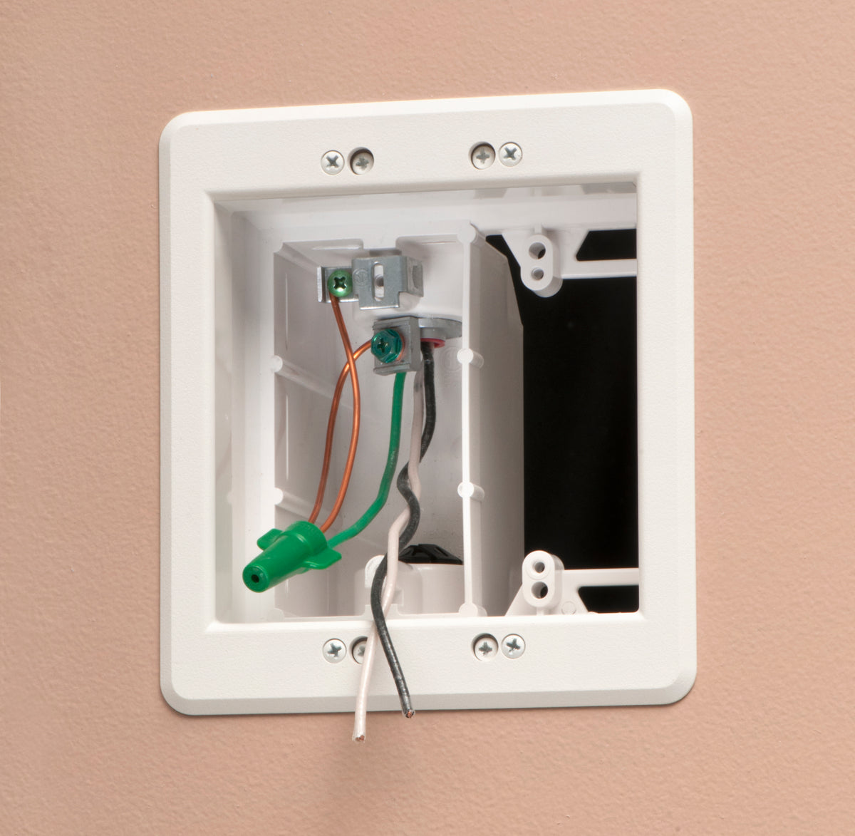 Arlington 38RASTG | Retro Fit Snap To It Mc Cable Connector With Grounding Lug. Cable Range 405 To .605.