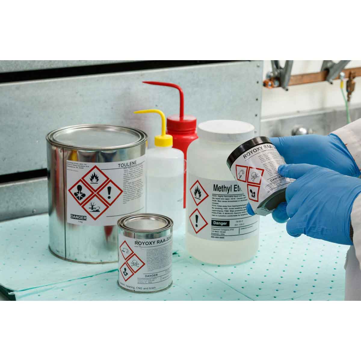 Brady Corporation B30-262-569-CLP4B | B30 Series Adhesive Polyester Ghs Labels - Red Ghs/Clp Diamonds