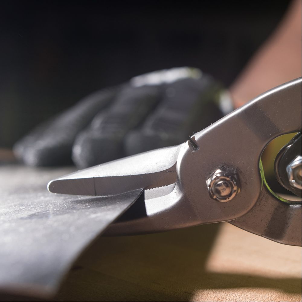 Klein Tools 1200L | Aviation Snips with Wire Cutter, Left