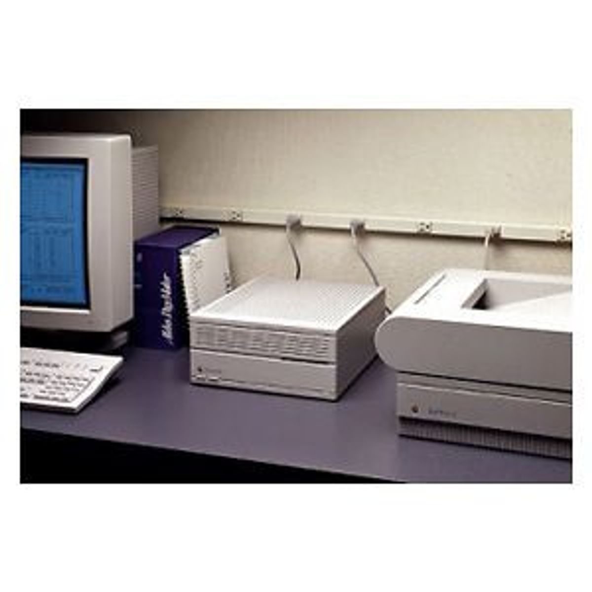 Legrand V2000B-5 | Steel raceway base 5ft. 2000 Ivory