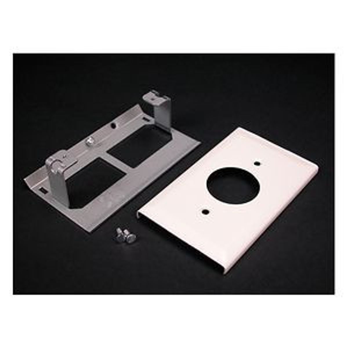 Legrand V3027AE | 3000 Series Single Receptacle Cover