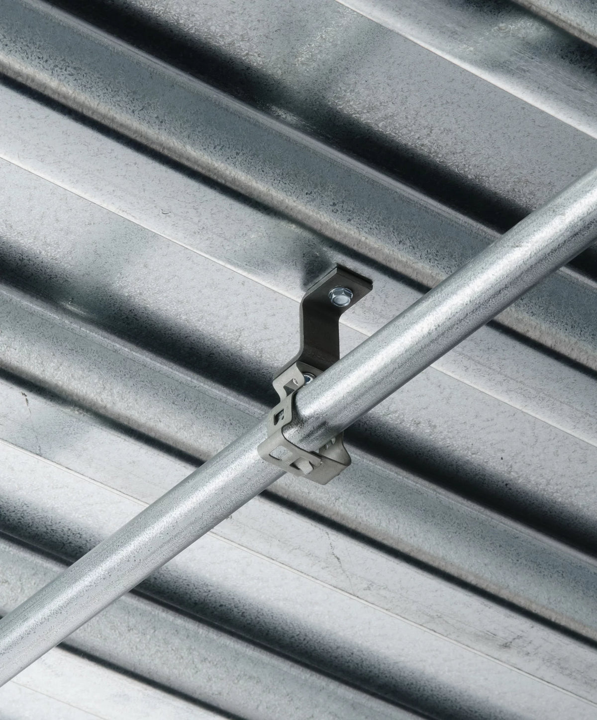 Nvent Caddy 6MCPNAM | M-CPNAM Conduit to Deck Angle Bracket, 3/8" Flexible, 14-2 to 12-3 MC/AC