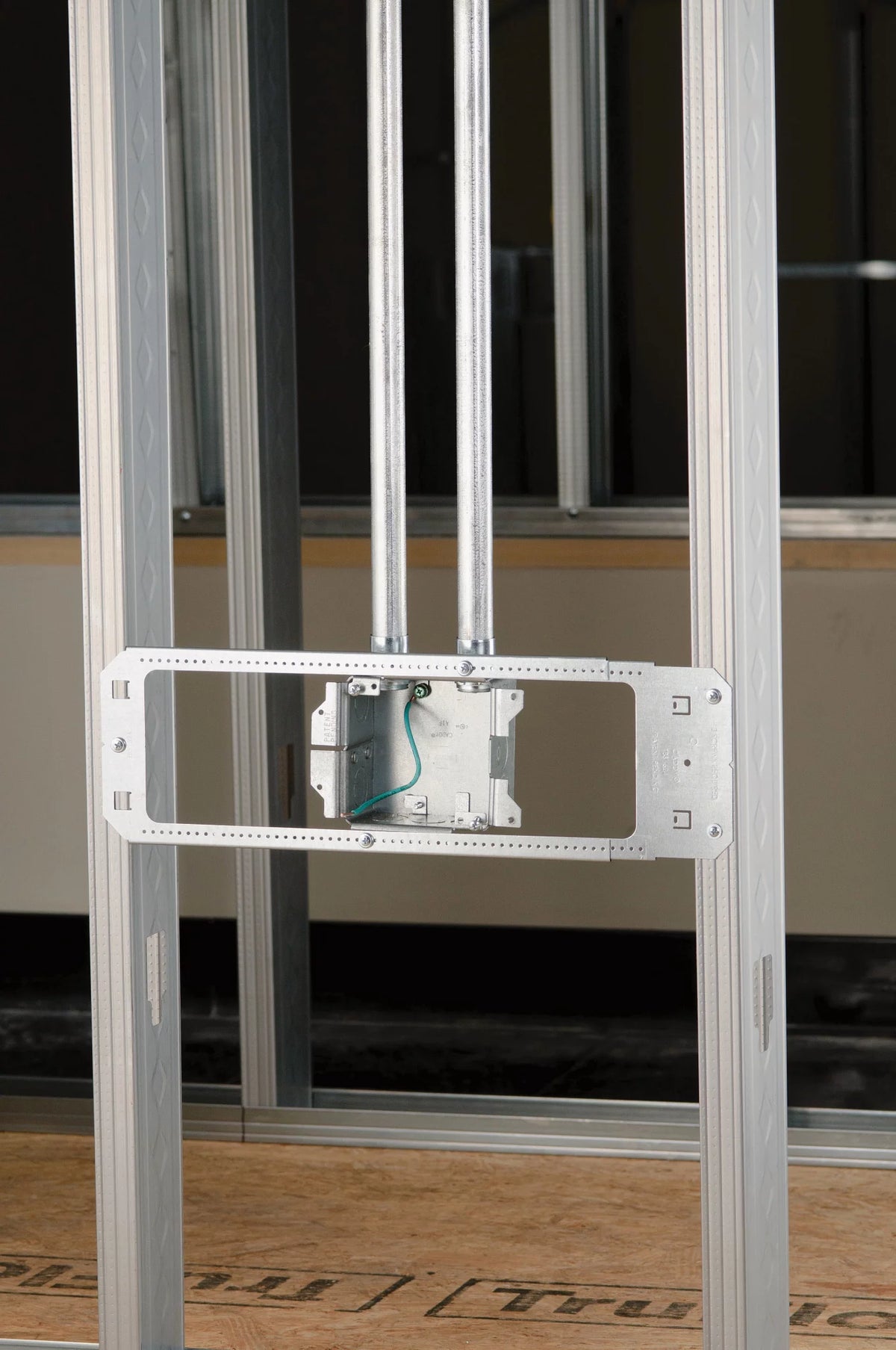 Nvent Caddy A1B1624SP250 | All-in-One Between-Stud Bracket