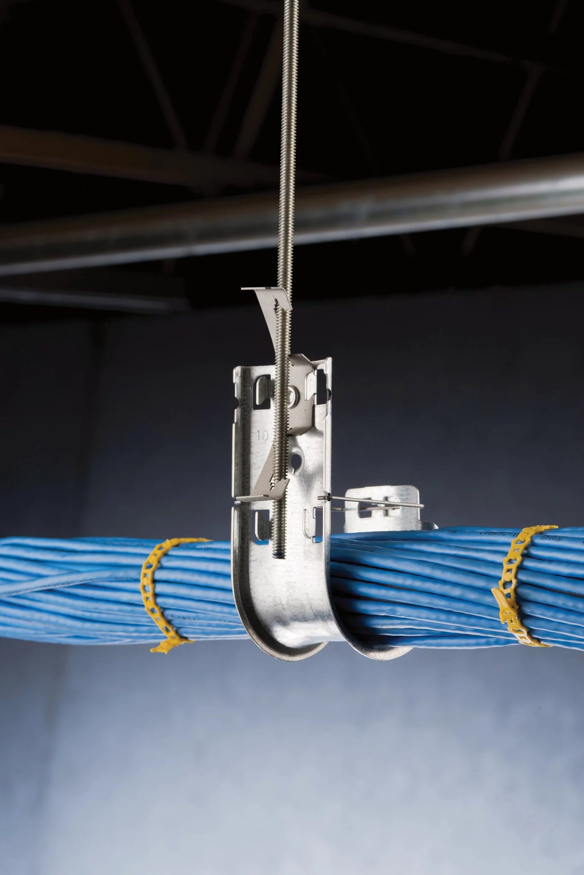 Nvent Caddy CAT48HP4Z34 | Cat HP J-Hook with Multi-Function Clip, 3" dia, 1/4" Rod, #12–#8 Wire